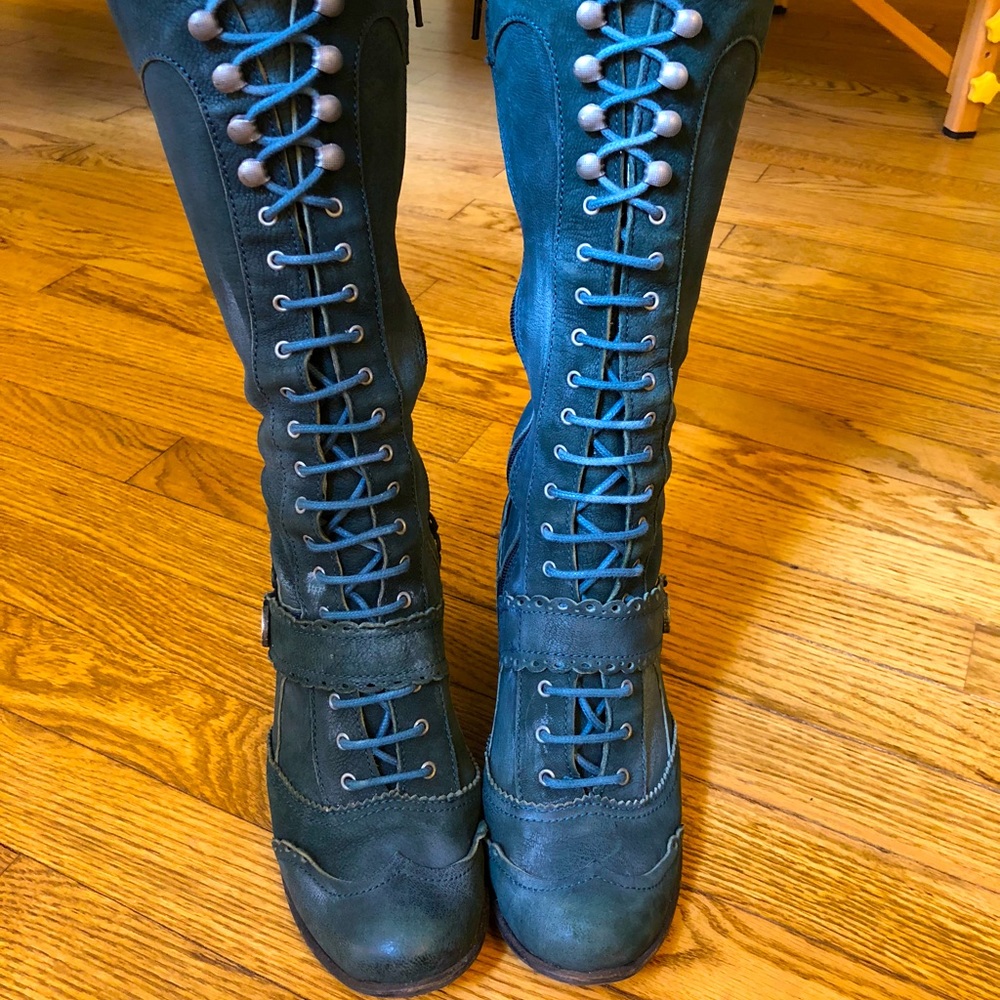 Dkode handmade leather boots. Made in Portugal.